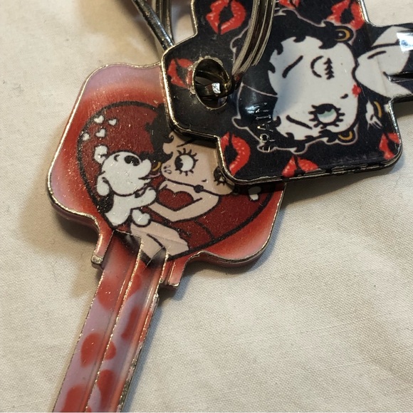 Betty Boop Collectors lot : Keys, Candy Dispenser, Old Calendar for photos + - Picture 6 of 13